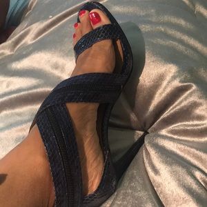 Vince Camuto Signature